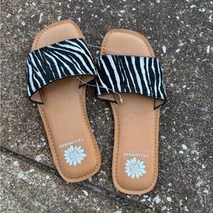 Yellow Box Zebra Slide Sandals Genuine Cow Hair- Black & White. Size 8 NWT